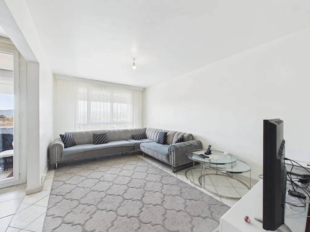 Séjour - Appartement T5 avec Balcons et Garage à Valence