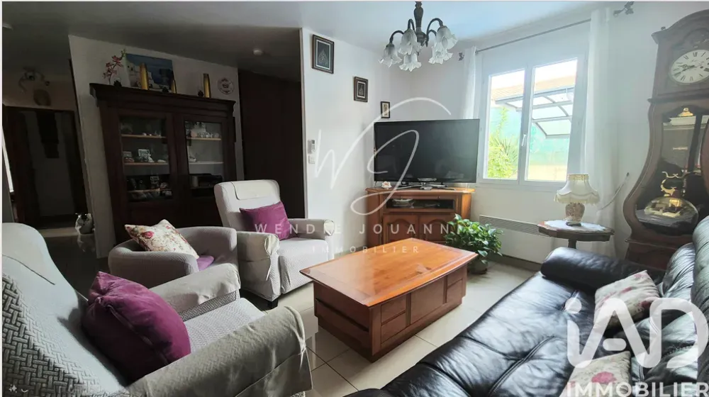 Living Room - Charming 4-Piece House with Garden in Var