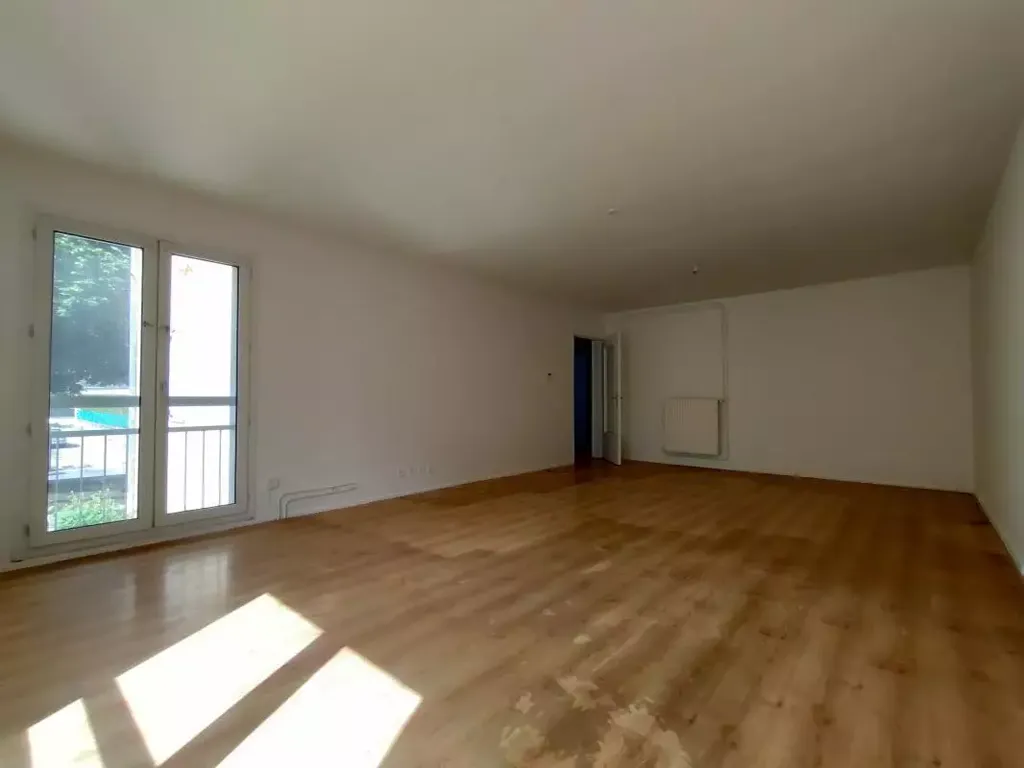 Rooms - Spacious Flat with Three Bedrooms in Bornel