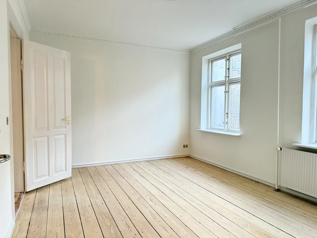 Pièces - Charming 2-Bedroom in Central Location