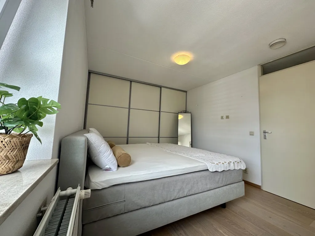Magamistoad - 3-Bedroom Gallery Flat with City View in Rotterdam