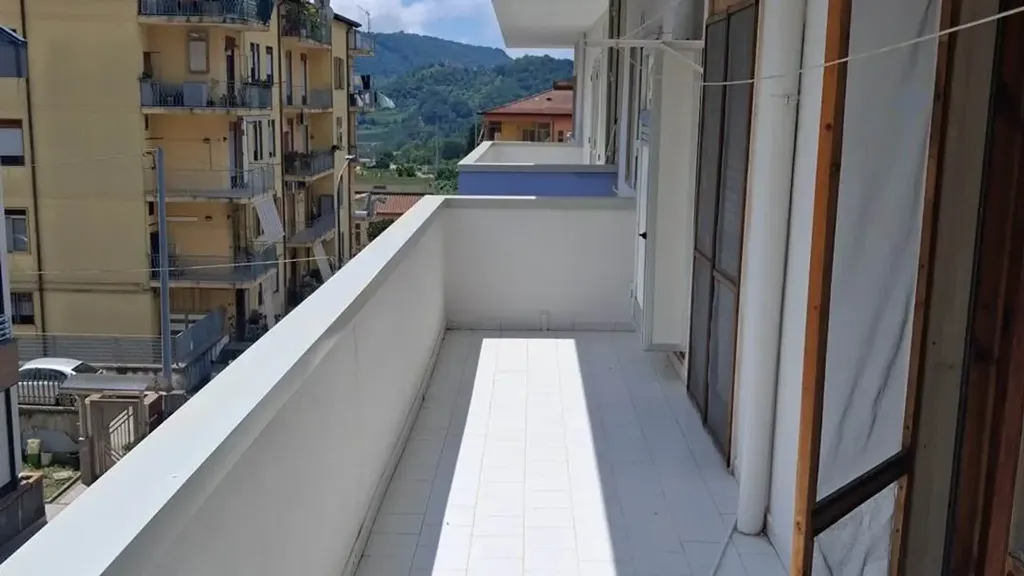 Rõdu - Spacious Apartment with Balcony in San Mango Piemonte