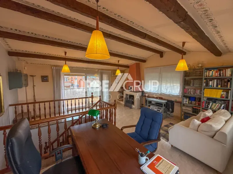 Elutuba - Detached Corner House with Multiple Terraces in Martorell