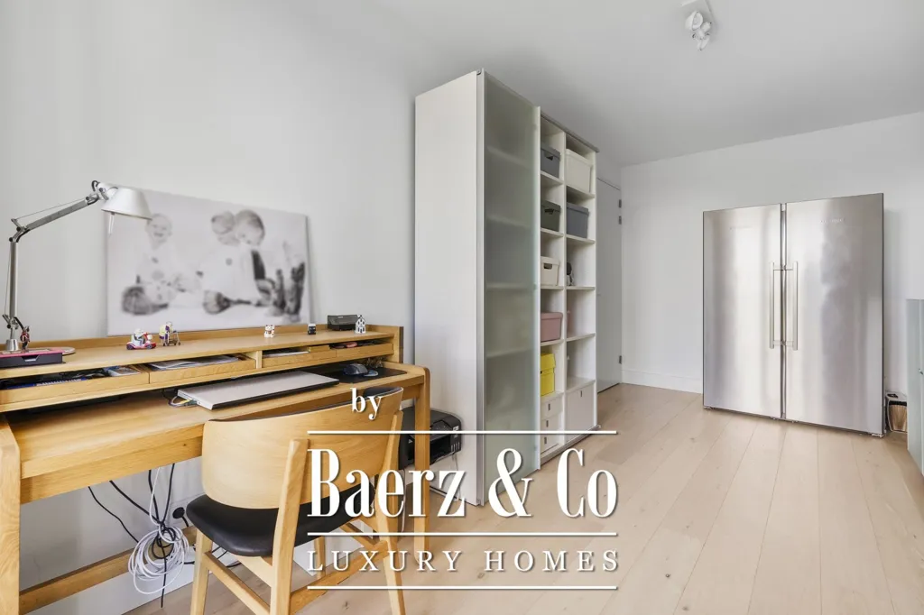 Bureau - Luxury Apartment with Balconies in Amstelveen