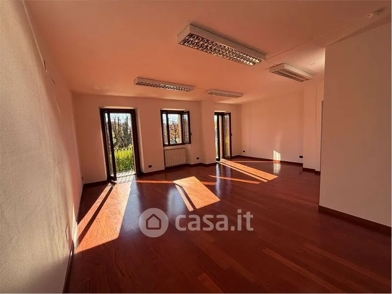Pièces - Elegant Apartment with River View in Sesto Calende