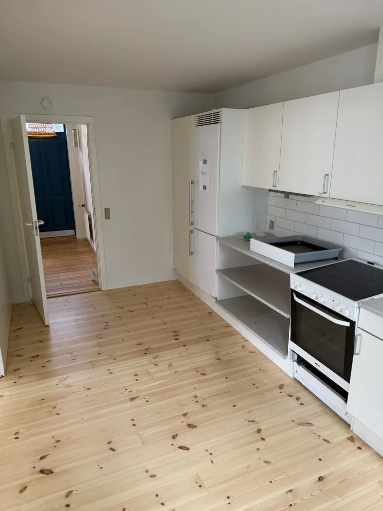 Cuisine - Apartment with Balcony in Senior-Friendly Area