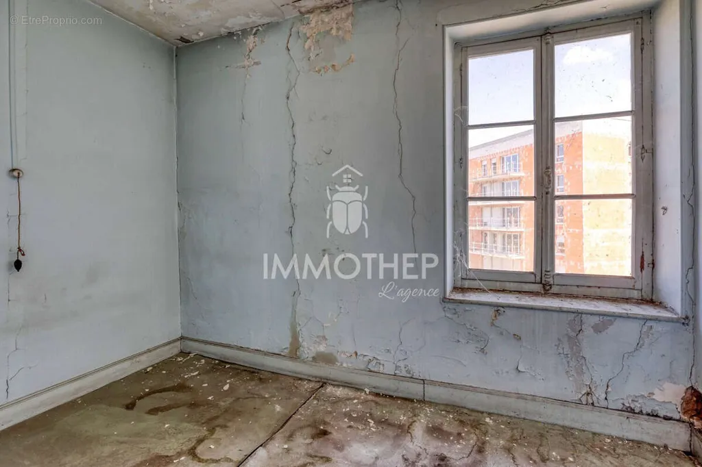 Stanze - Commercial Property with Renovation Potential in Rives