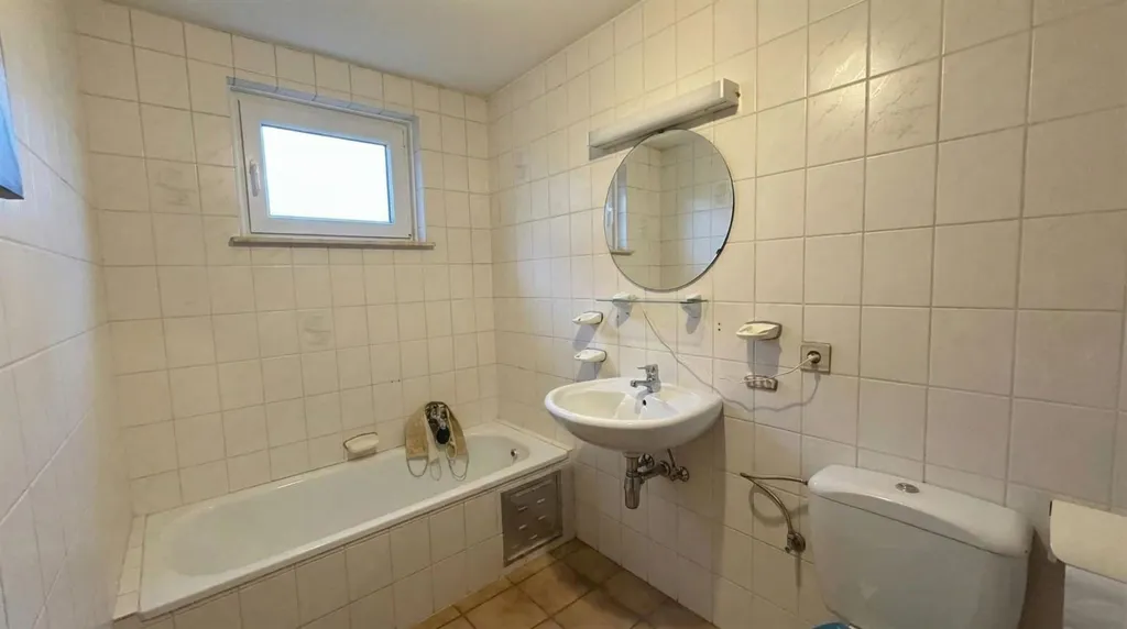Bathrooms - Two-Faced House with Garden in Chenois, Waterloo