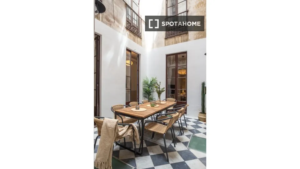Sala da pranzo - Room in Shared Flat with Balcony in Barcelona