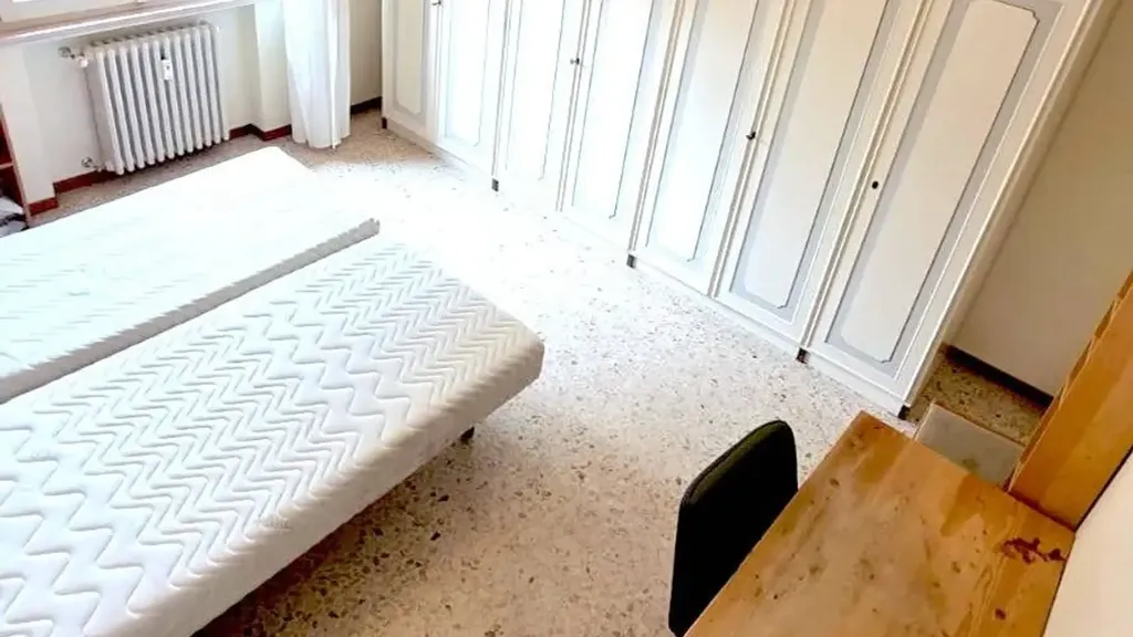 Chambres - Studio Apartment with Balcony in Parma