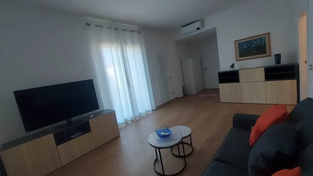 Elutuba - Newly Built Apartment with Terrace in Sarzana