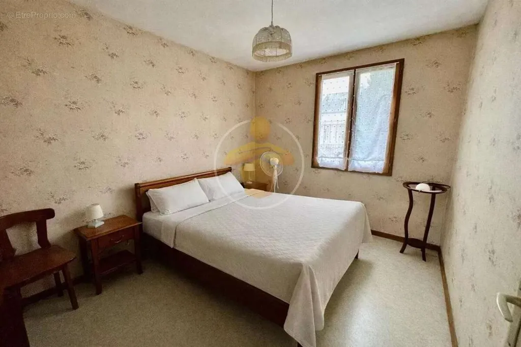 Chambres - Pavillon à Rénover avec Jardin à Tergnier