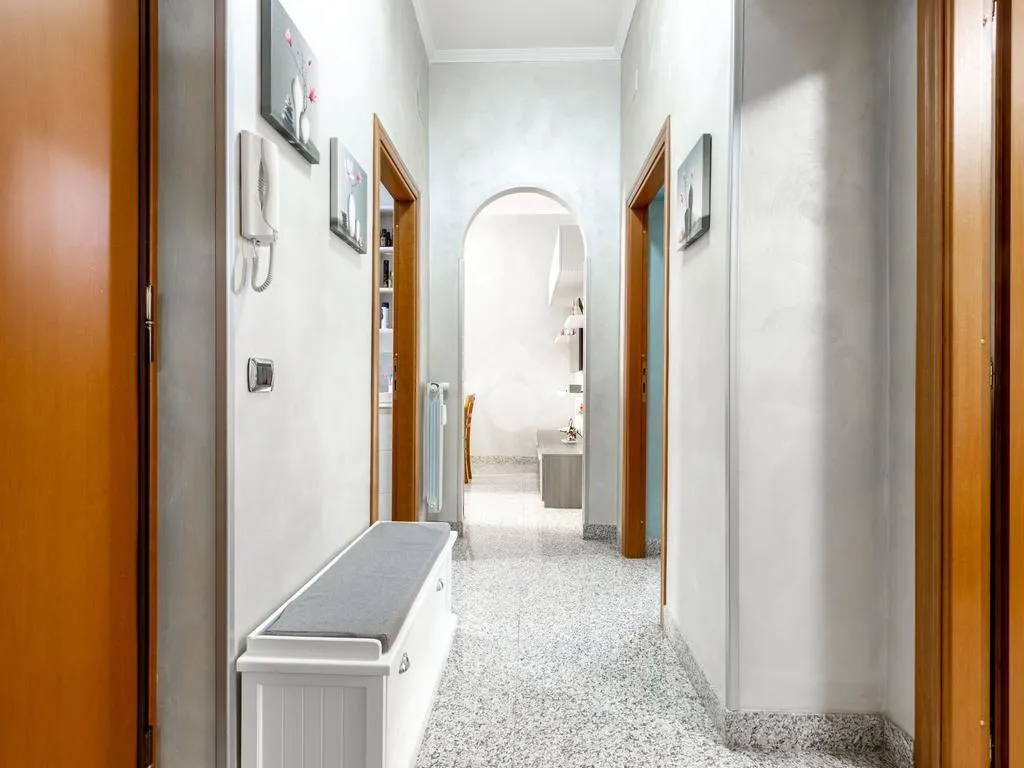 Entrée - 3-Room Apartment with Double Exposure in Rome