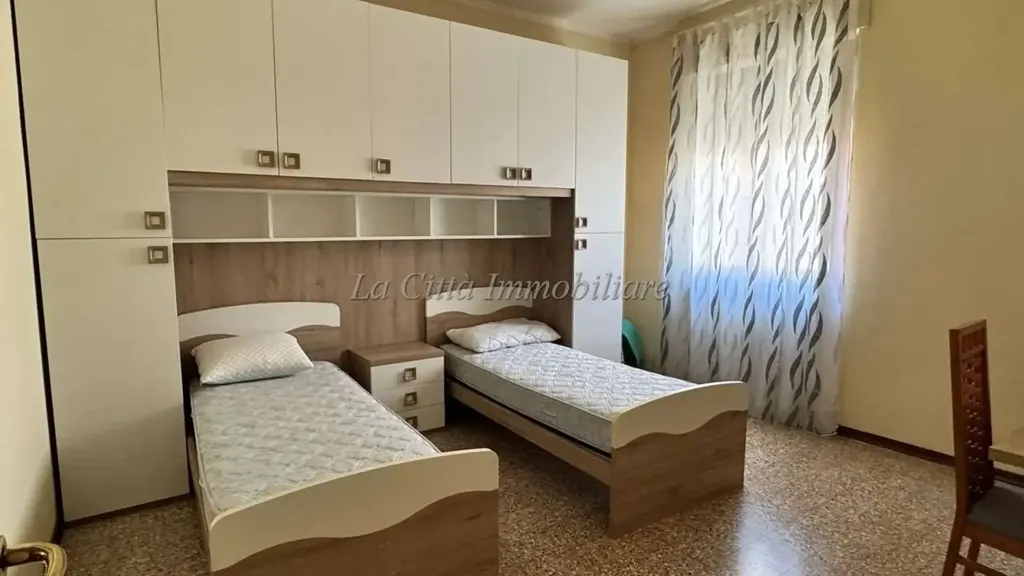 Chambres - Armed Trilocale with Balcony in Novara