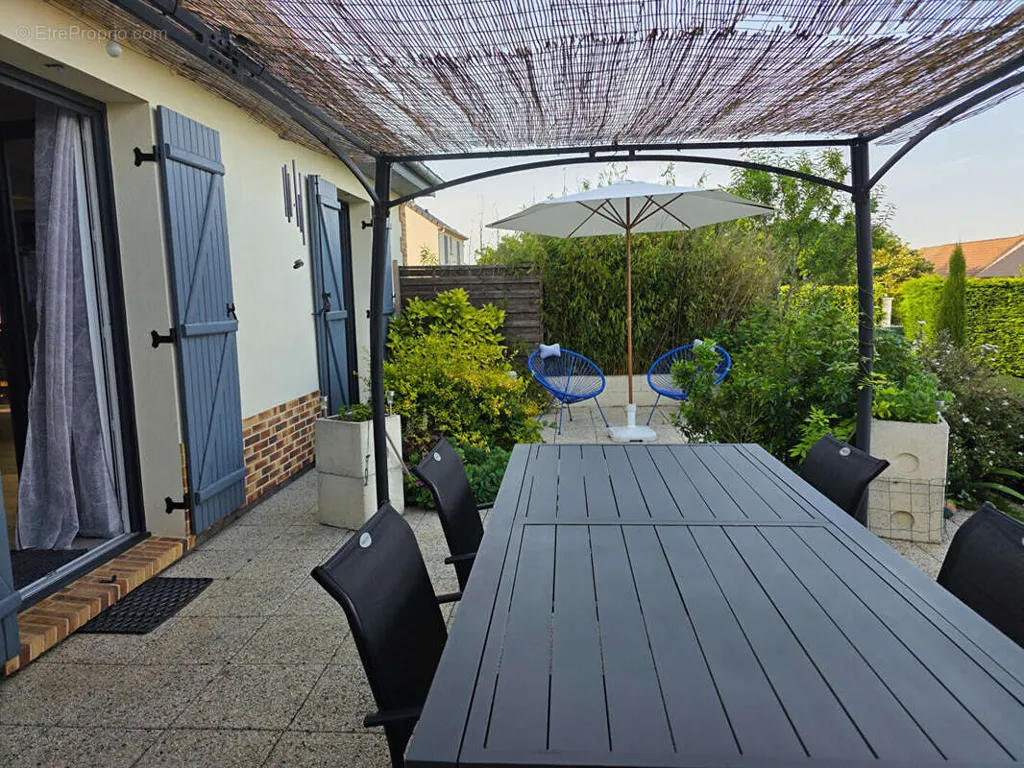 Terrasse - Maison avec Sous-sol et Garage à 15 km de Beauvais