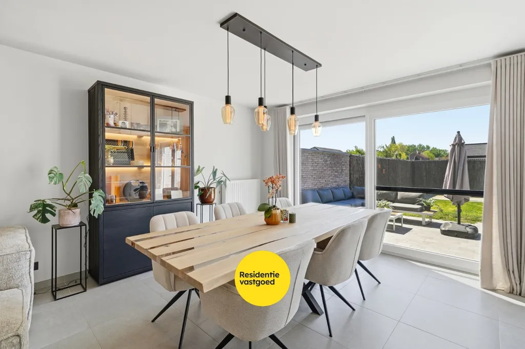 Salle à manger - Nouvelle Maison Moderne avec Terrasse à Oudenburg
