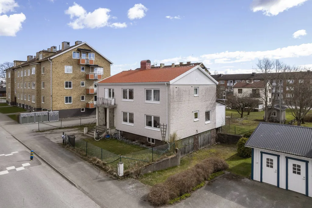 Extérieur - Two-Storey Villa with Balcony in Mellerud