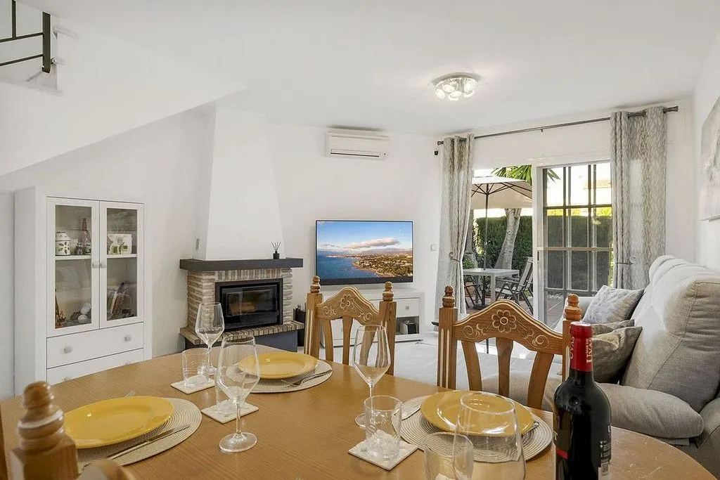 Dining Room - Semi-Detached House with Pool in Bel Air