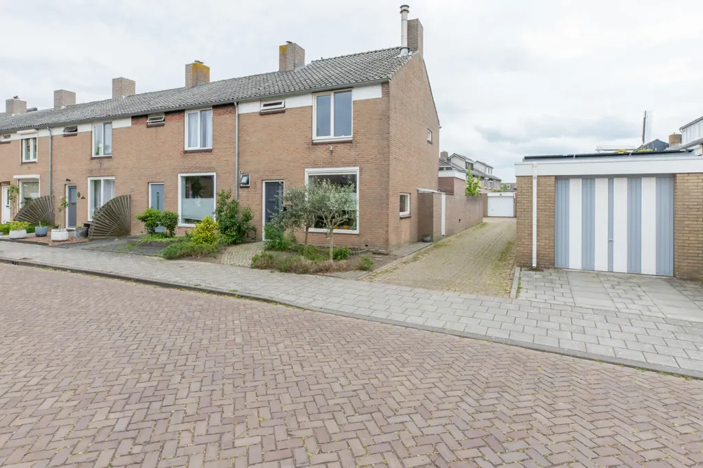 Välivaade - Modernised Corner House with Garden in Middelburg