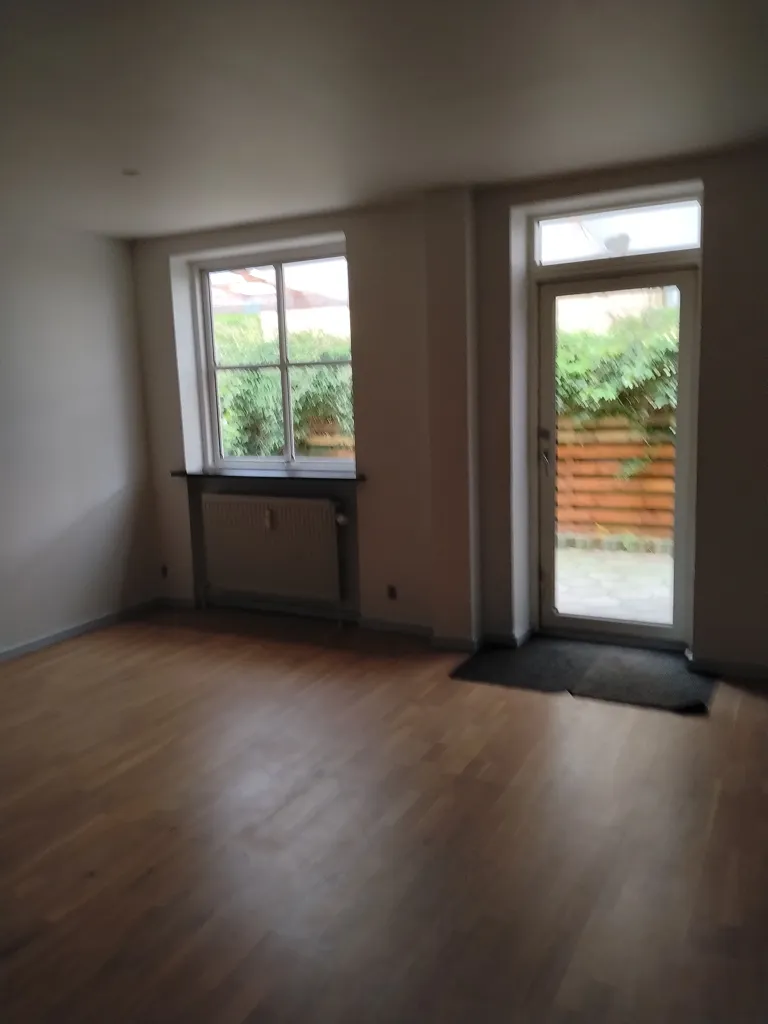 Elutuba - Ground Floor Flat with Balcony in Høng