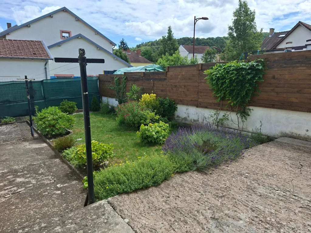 Jardin - Maison avec Terrasse et Jardin en Centre-Ville de Stiring Wendel