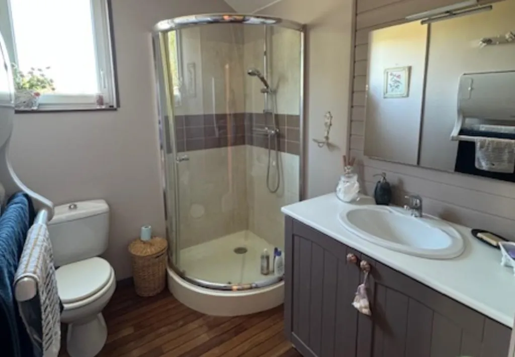 Bathrooms - Charming American-Style House with Spa