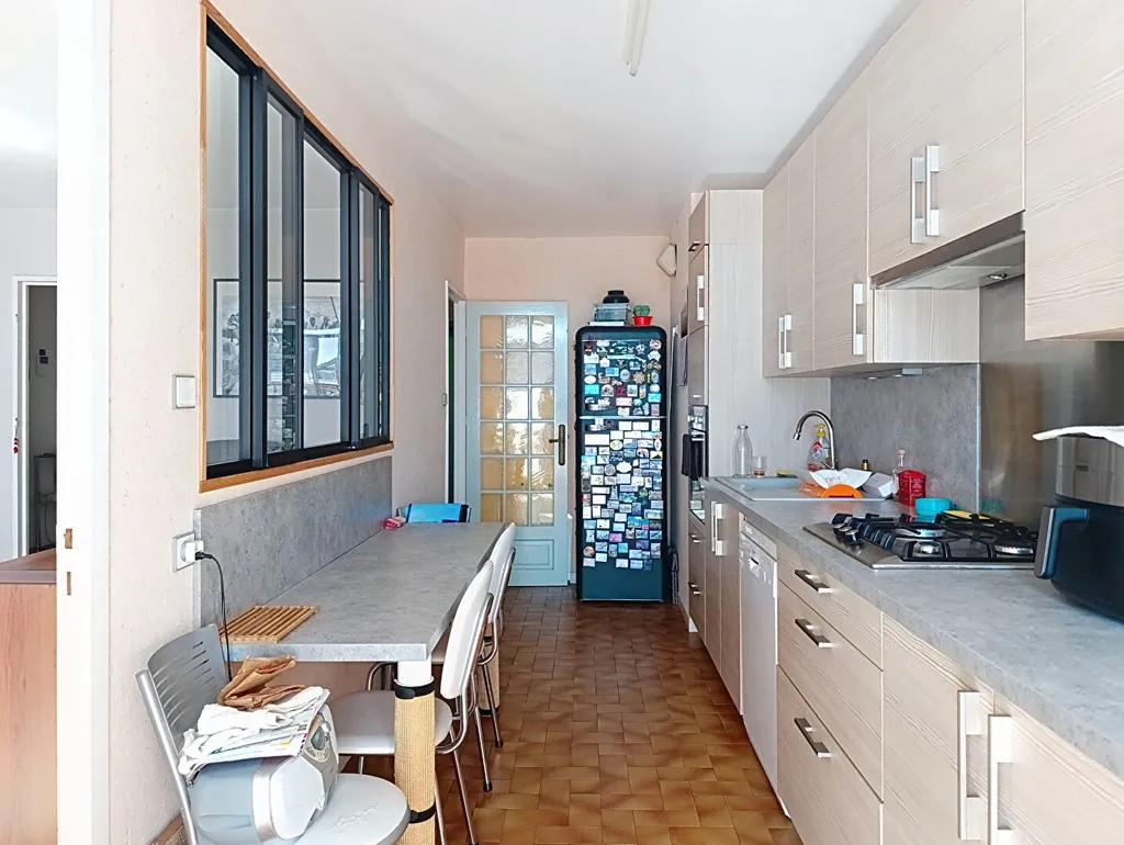 Cuisine - Appartement 5 pièces avec vue parc à Saint-Étienne