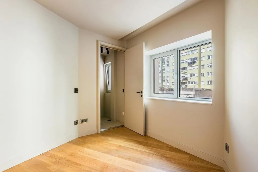 Pièces - Luxury Flat with Elevator in Picoas, Lisbon