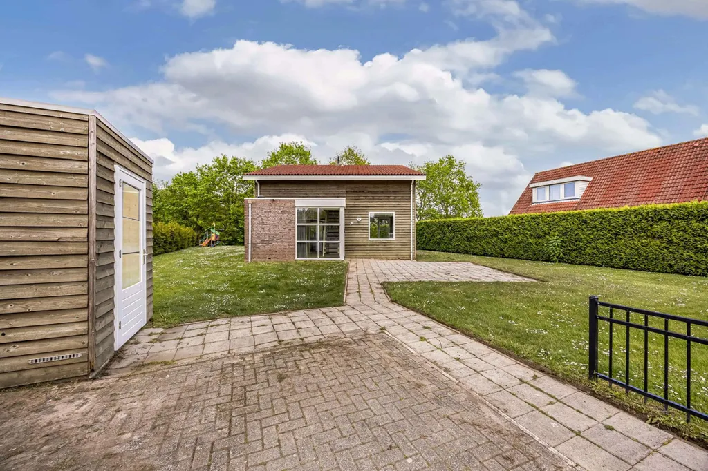 Aed - Villa with Large Garden in Zeewolde