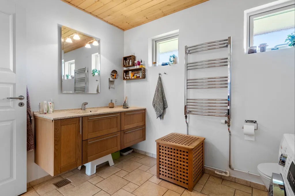 Bathrooms - Detached Villa with Garden in Ringkøbing