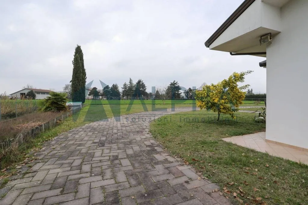 Jardin - Luxury Villa with Private Garden in Cesena