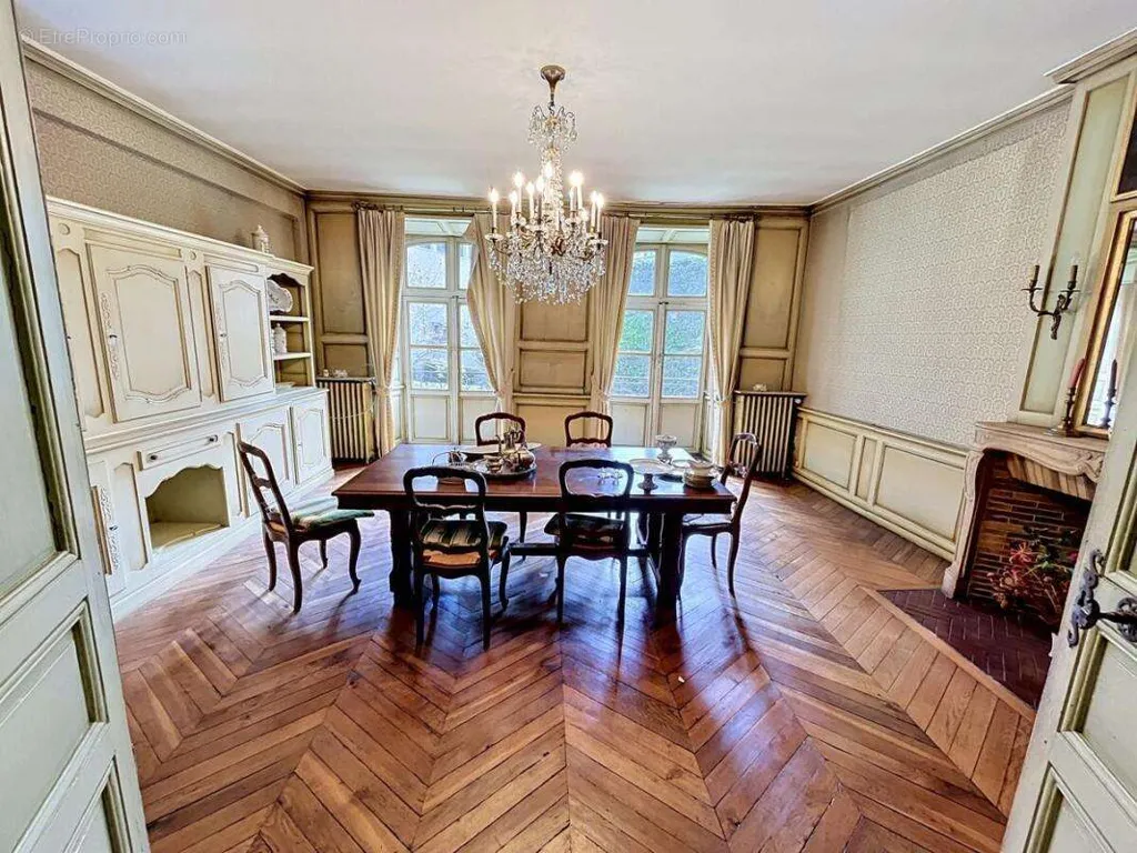 Söögituba - Historic Townhouse with Courtyard in Montluçon