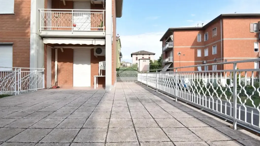 Balcony - Apartment with 40m² Terrace in Fidenza