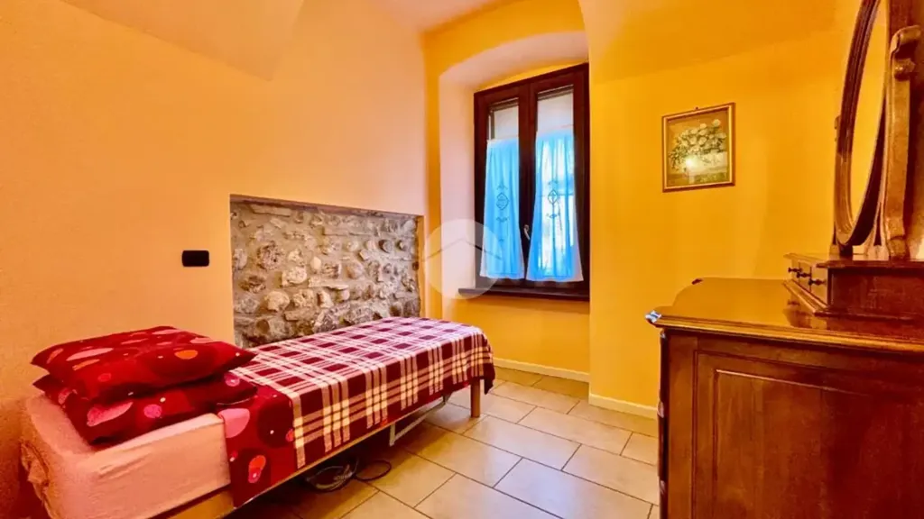 Chambres - Rustic Trilocale with Vaulted Ceiling in Desenzano del Garda