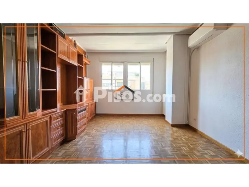 Soggiorno - Bright 3-Bedroom Flat with South View in Retiro