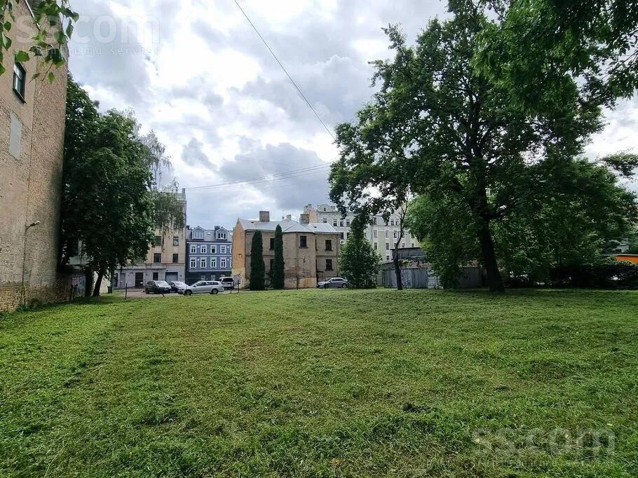 Jardin - Two-Storey Brick House with Garden in Riga Centre