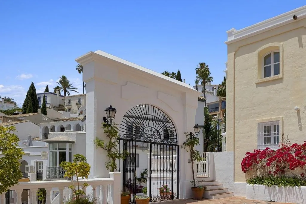 Garden - Newly Built Villa with Mountain Views in Benahavís