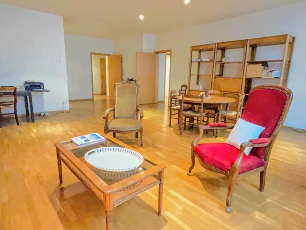 Living Room - Charming Flat with 2 Bedrooms in Grand Place