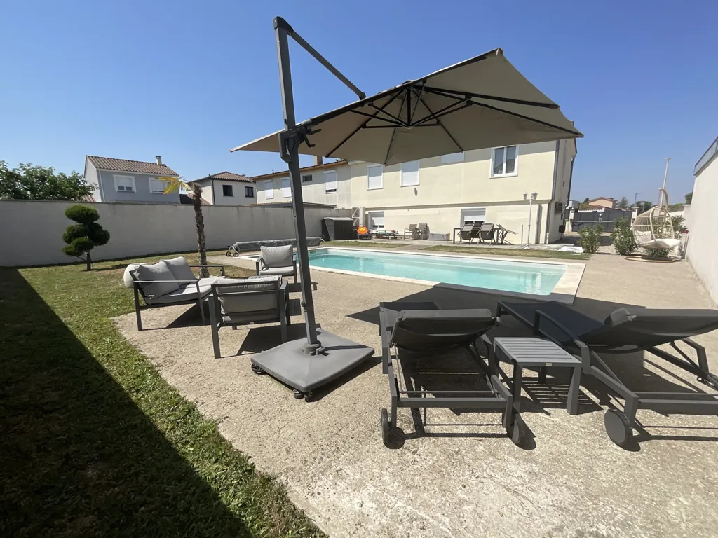 Bassein - Family House with Pool in Loyettes