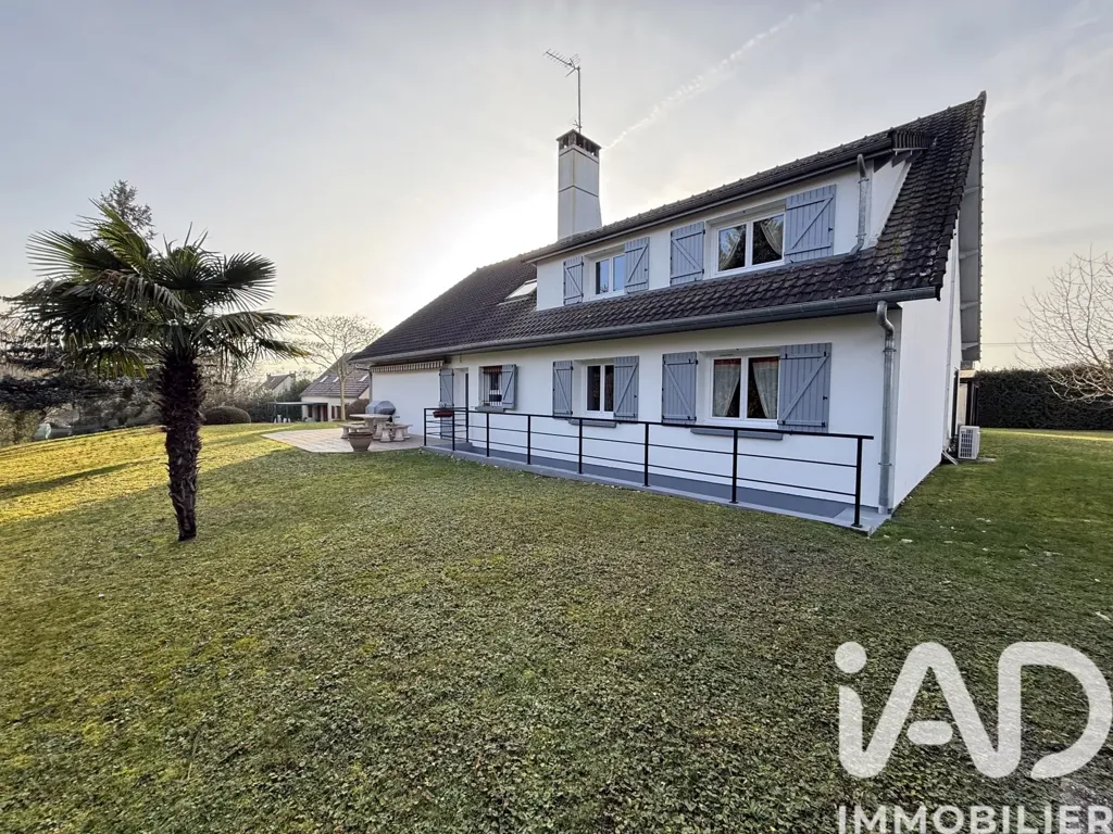 Exterior - 1980s House with Pool in Ville-Saint-Jacques