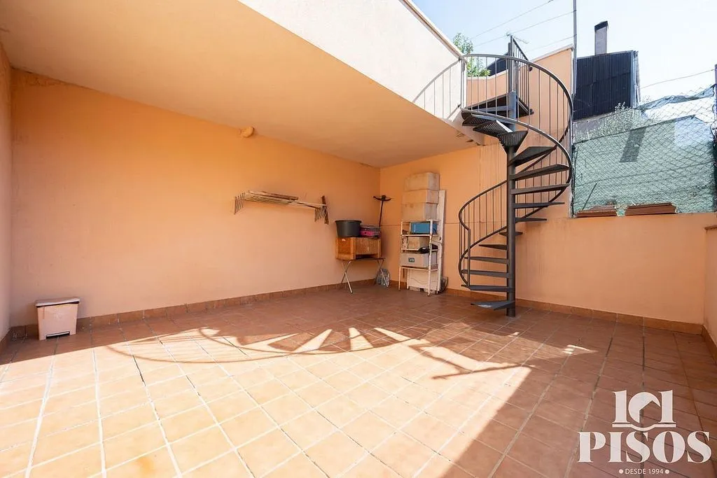 Terraced House with Balcony in Ca n'Oriol