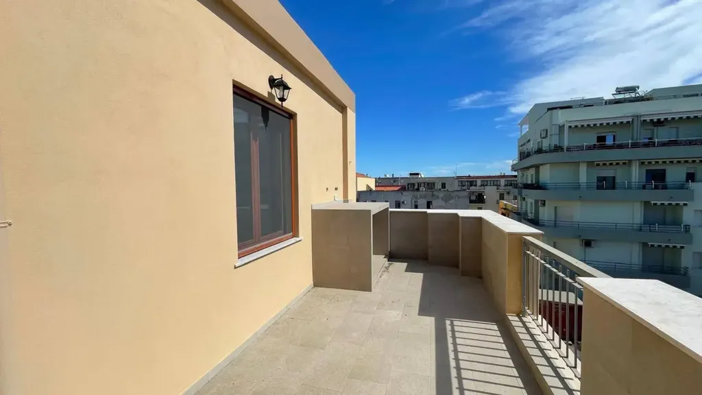 Balcon - Bright Triplex with Terrace in Alghero
