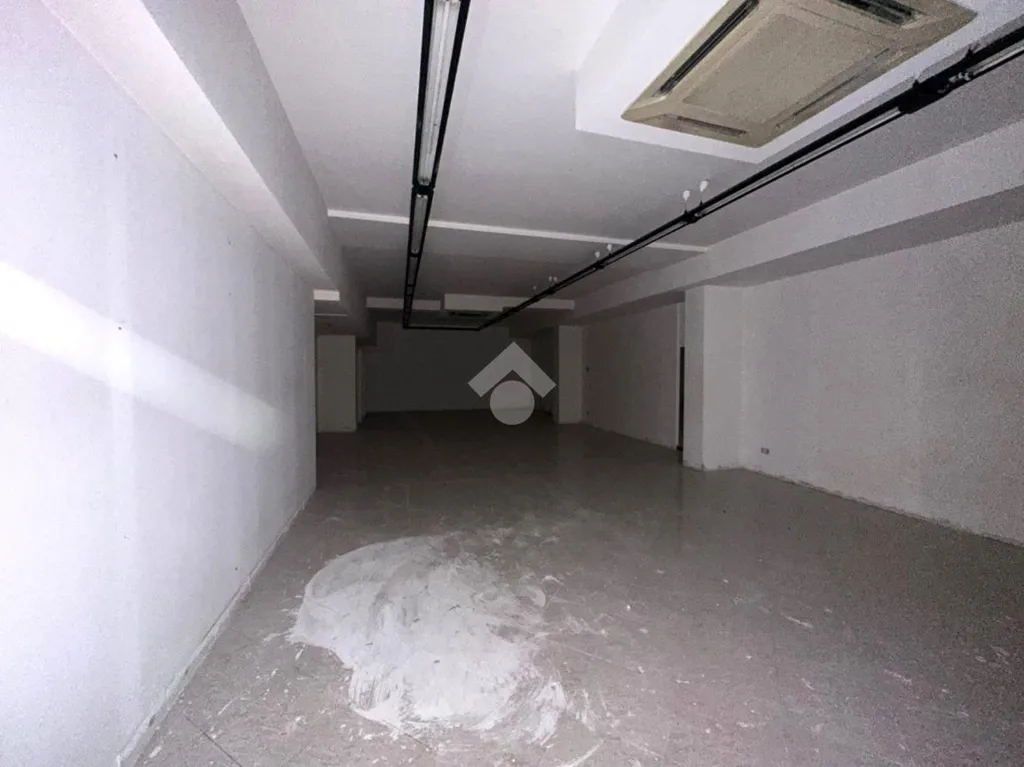 Garage - Loft with Street Frontage in Avellino