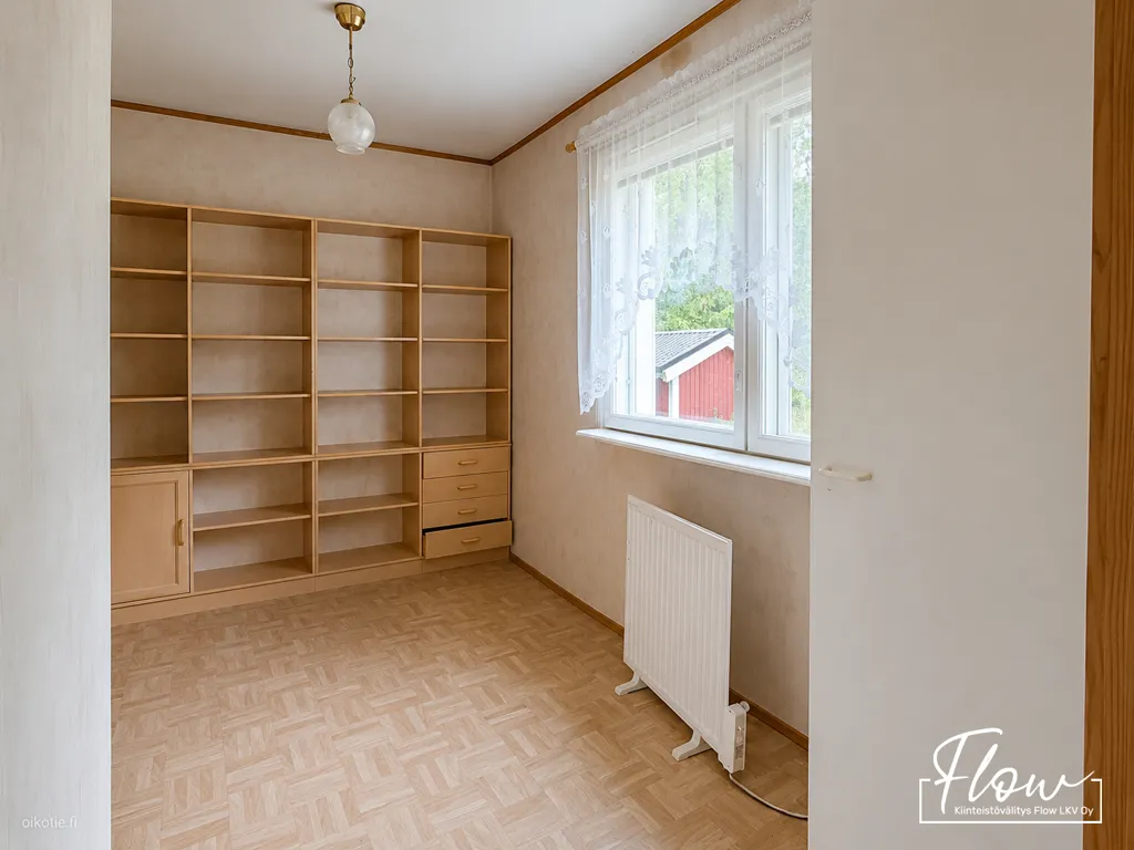 Bureau - Compact Cottage with Garden in Viitasaari