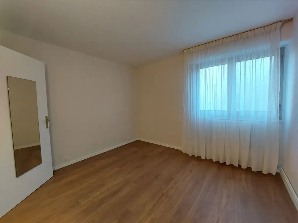 Pièces - Appartement Rénové avec Terrasse à Royan