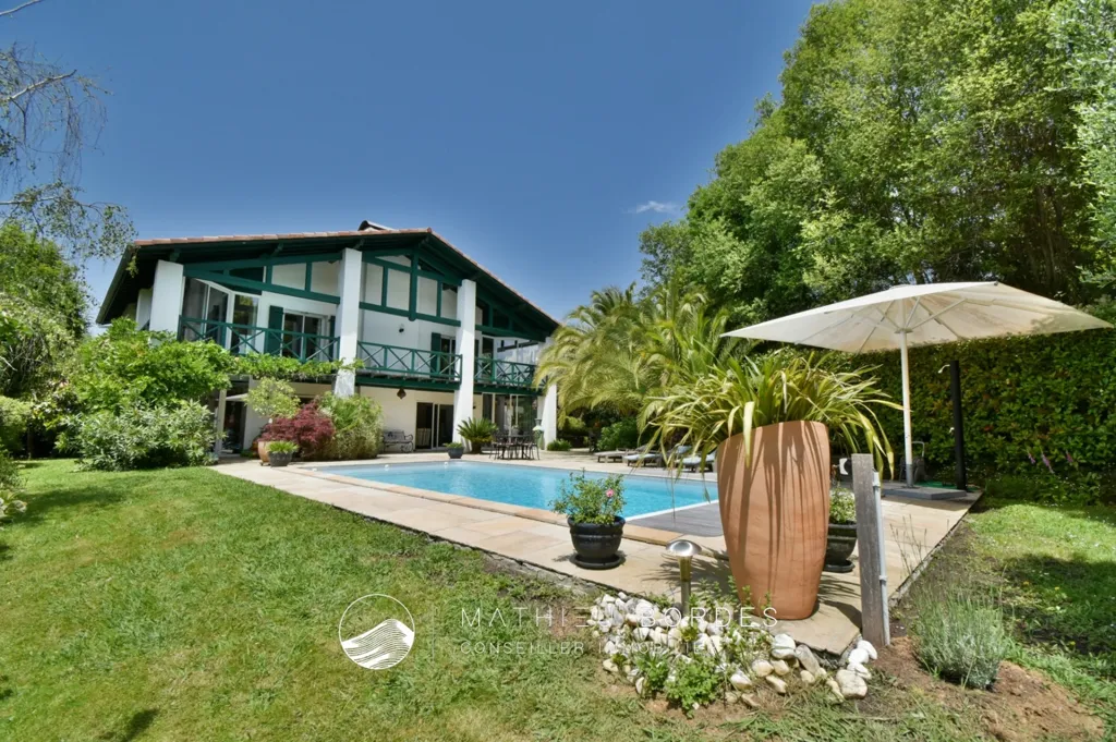 Bassein - Character Villa with Pool in Villefranque