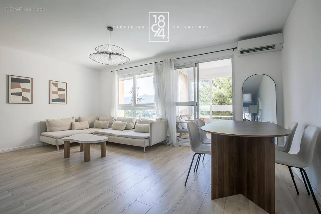 Séjour - Appartement T4 avec Loggias à Marseille 11ème