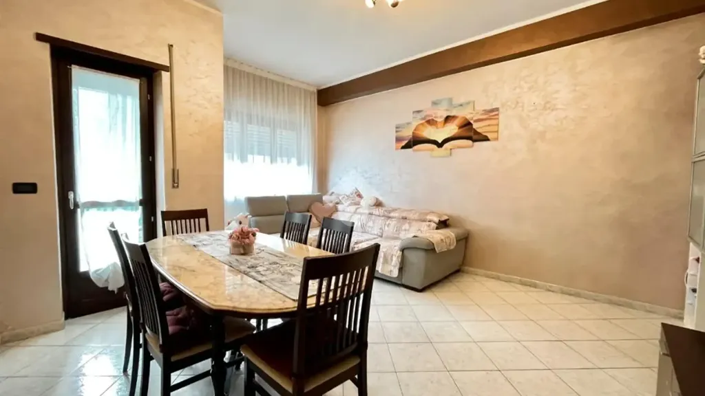 Salle à manger - Restored 4-Bedroom Flat with Balcony in Torino