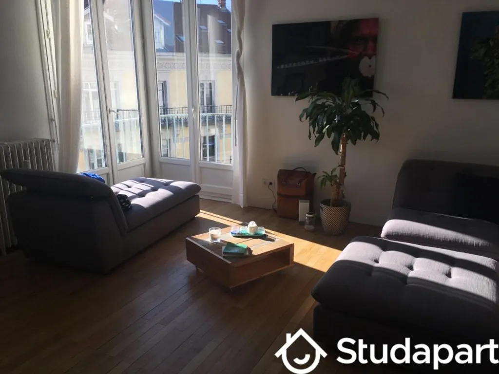 Soggiorno - Refurbished Studio with Balcony in City Centre