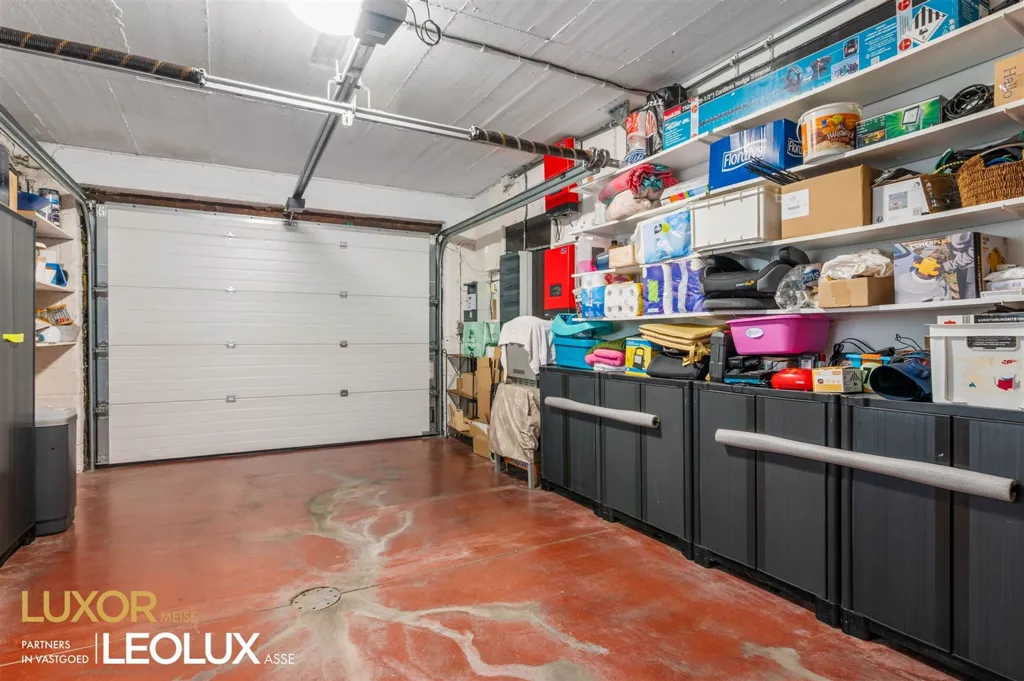Garage - Villa avec Jardin et Véranda à Liedekerke